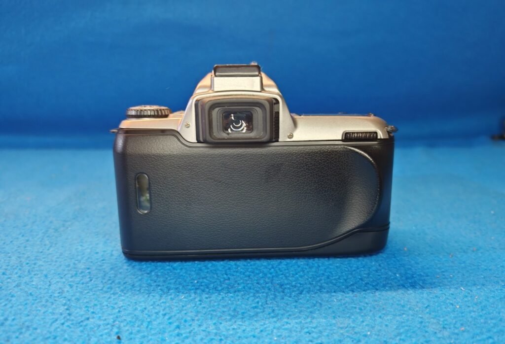 NIKON F65 + NIKKOR AF G 28-100 f3,5-5,6 (8) (Mediana)