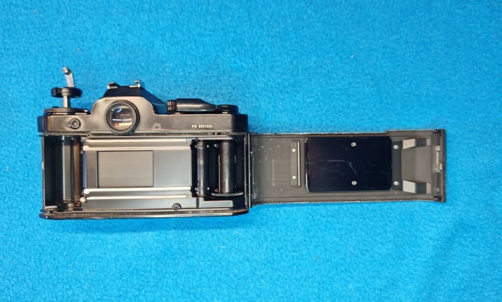 NIKON FE NEGRA (1) (Mediana)