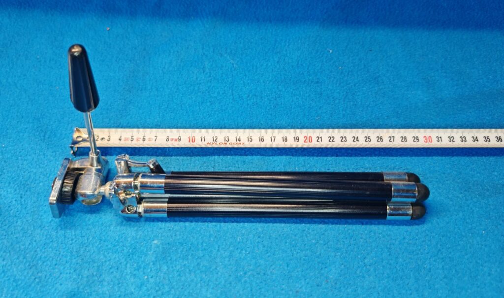 TRIPODE CERRY P3 NEGRO PLATA (3) (Mediana)