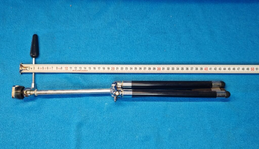 TRIPODE CERRY P3 NEGRO PLATA (4) (Mediana)