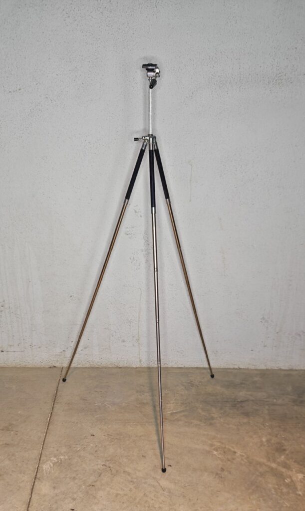 TRIPODE CERRY P3 NEGRO PLATA (5) (Mediana)