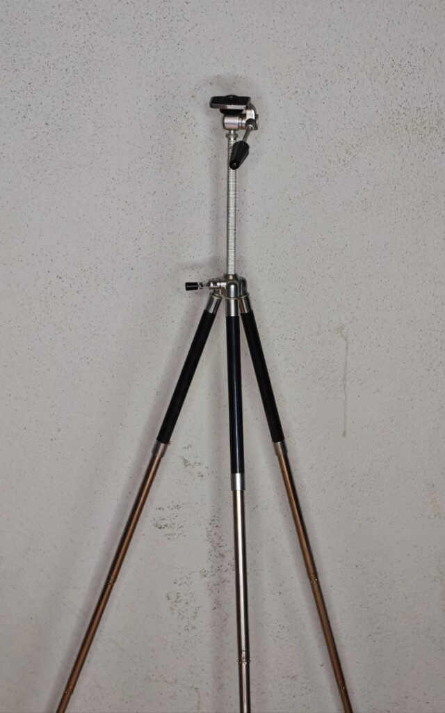 TRIPODE CERRY P3 NEGRO PLATA (6) (Mediana)