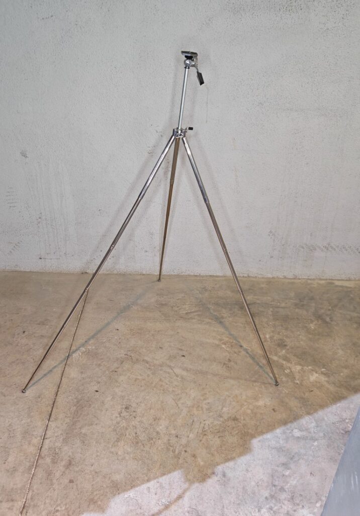 TRIPODE CROMADO SIN MARCA (5) (Mediana)