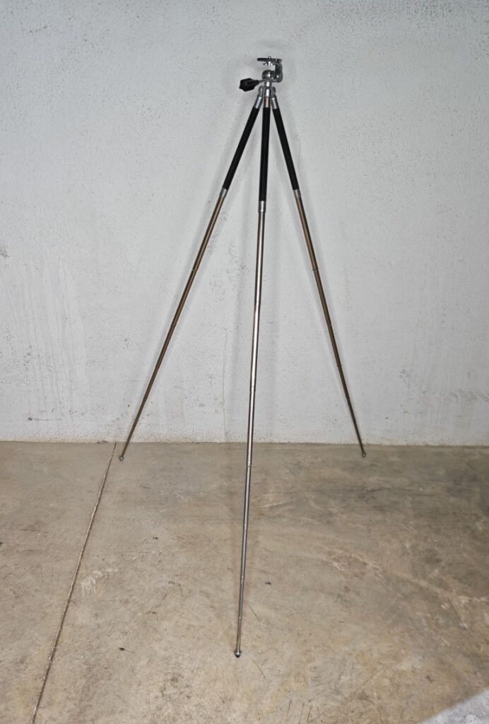 TRIPODE NEGRO CROMO SIN MARCA (2) (Mediana)