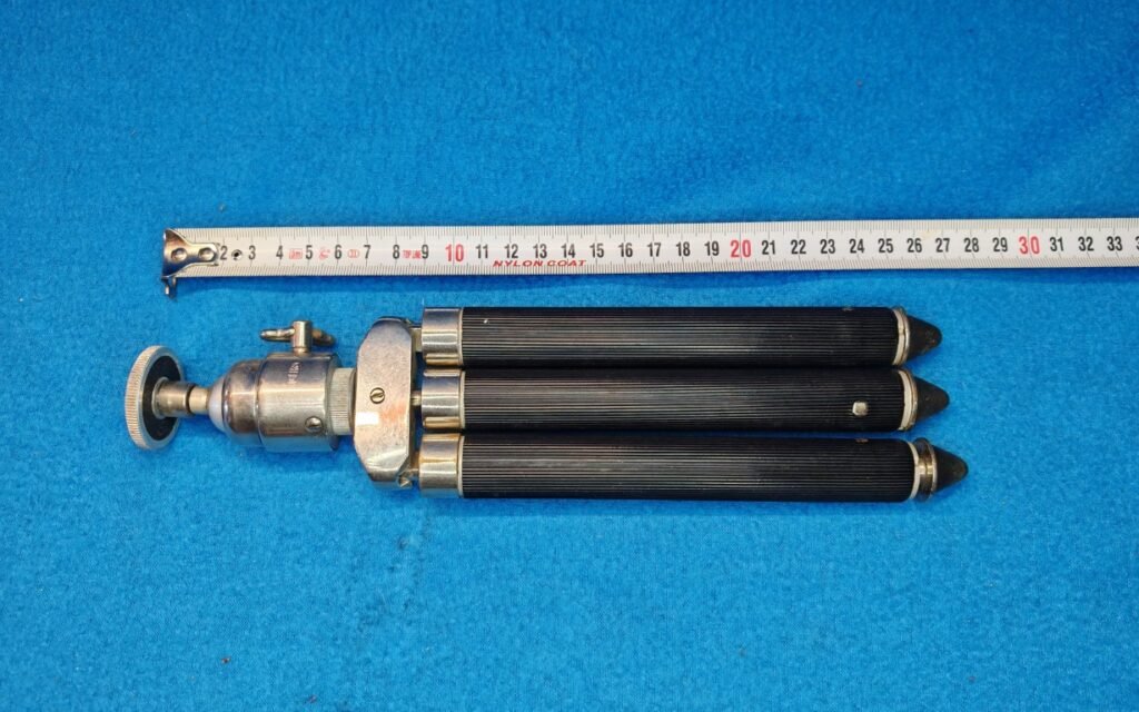 TRIPODE NEGRO PLATA (2) (Mediana)