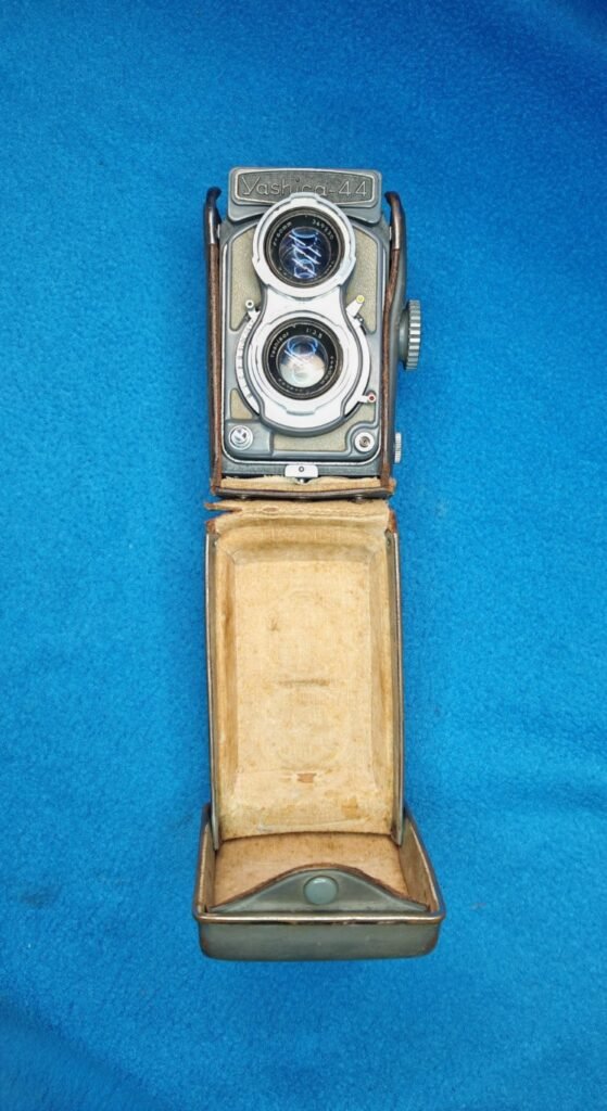 YASHICA 44 (3) (Mediana)